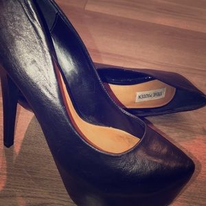 Vintage Black Steve Madden Platform Pumps
